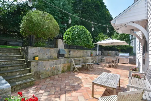 10 Radcliffe Rd, Belmont, MA 02478