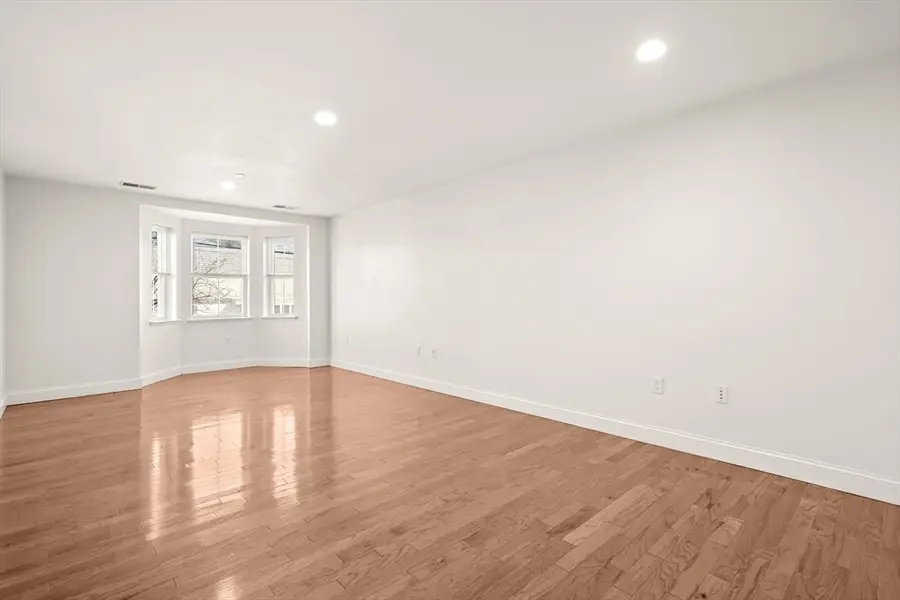 120 Wyllis Ave #103, Everett, MA 02149 - #3