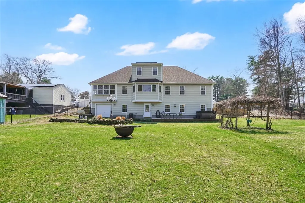 1542 S Branch Pkwy, Springfield, MA 01129 - #1