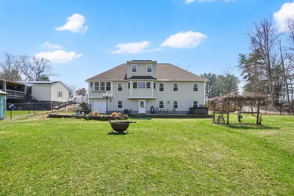 1542 S Branch Pkwy, Springfield, MA 01129