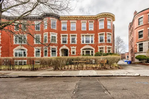 9 Clinton Path #1, Brookline, MA 02445