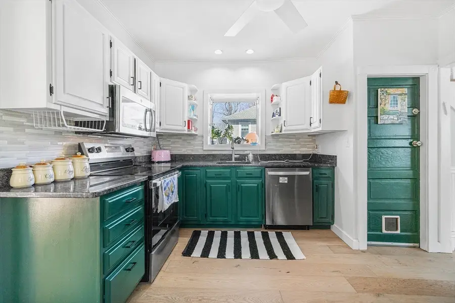 17 Vale Rd, Wakefield, MA 01880 - #2