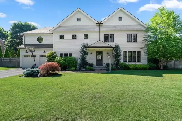 11 Fisher Ave, Wellesley, MA 02482