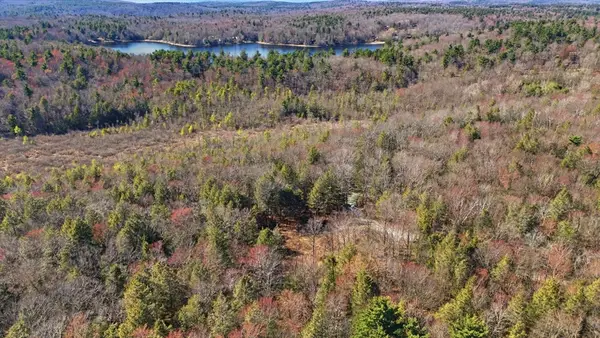 23 South Village, Tolland, MA 01034