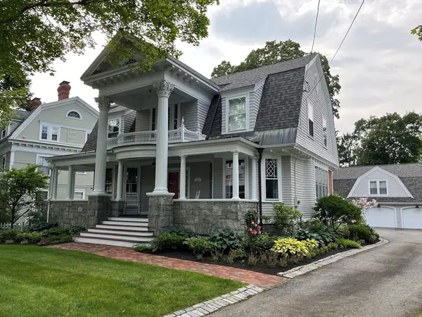 9 Locke St, Andover, MA 01810