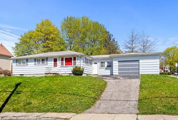 21 Spring St, Webster, MA 01570