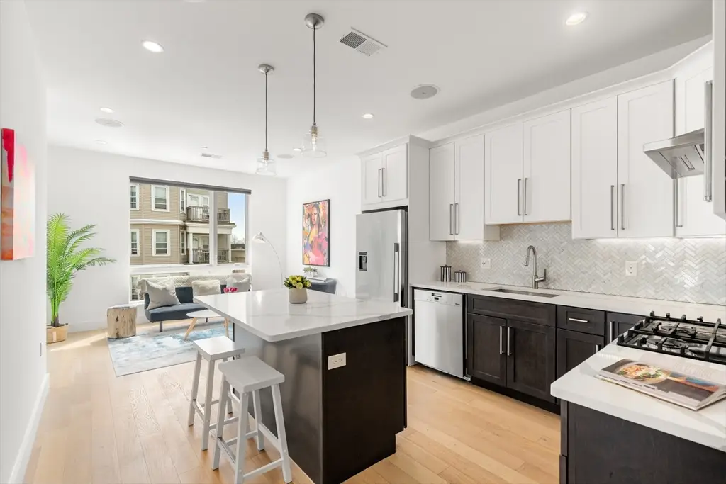 946 Saratoga St #204, Boston, MA 02128 - #1