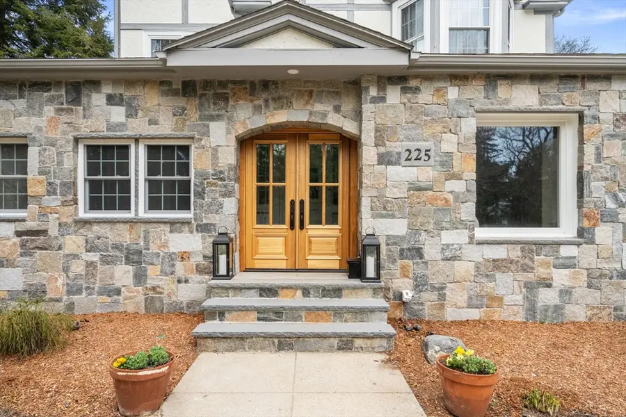 225 Walnut St, Wellesley, MA 02481 - #2