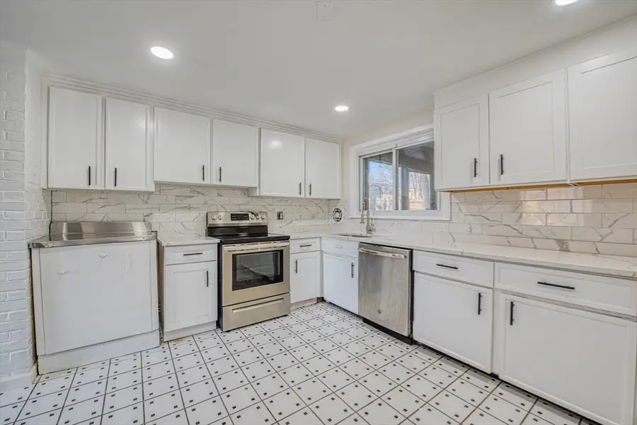 19 Ruth Rd, Brockton, MA 02302 - #3