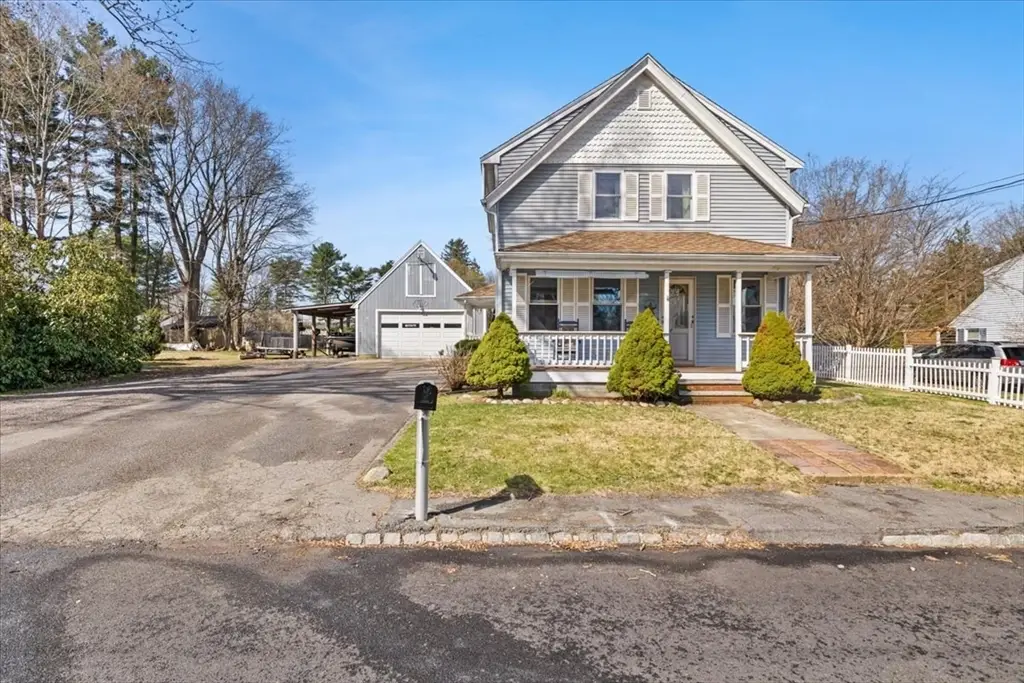 53 Woodlawn St, East Taunton, MA 02718 - #1