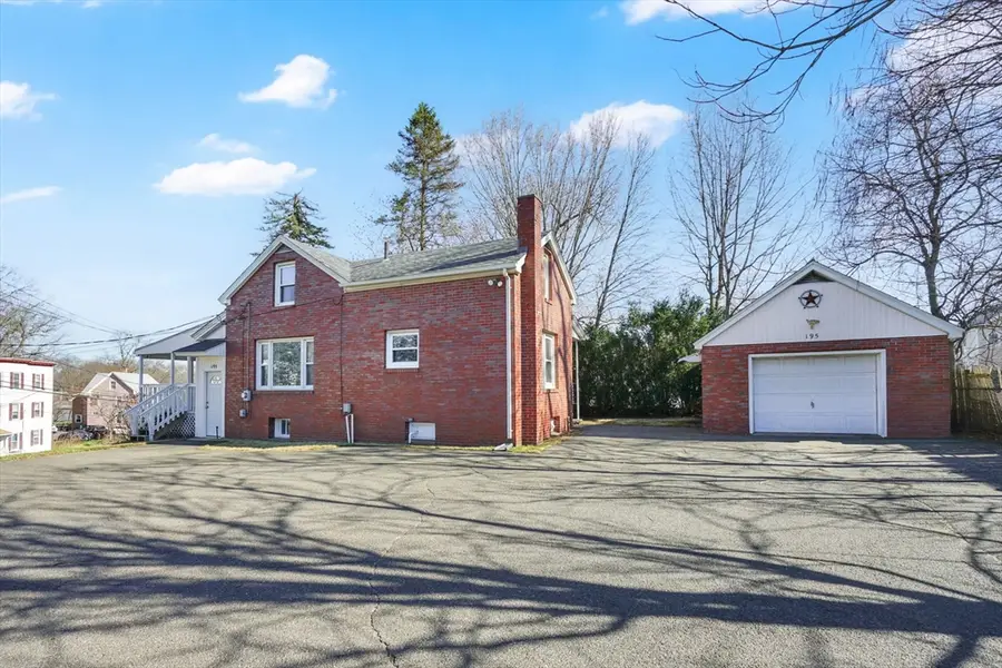 195 Grattan St, Chicopee, MA 01020 - #3