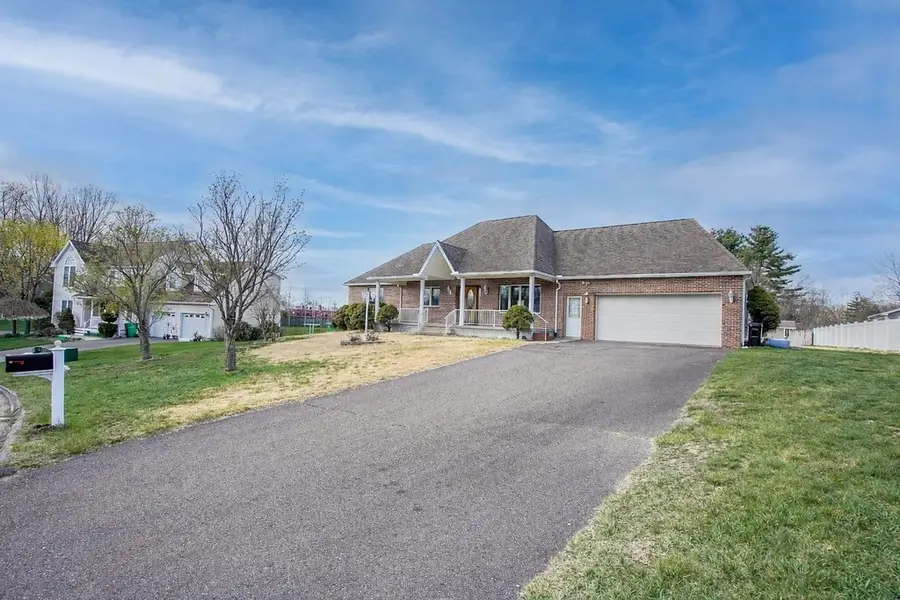 62 Parenteau Ct, Chicopee, MA 01020 - #3