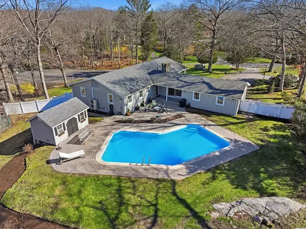 10 Boulder Glen Rd, Hingham, MA 02043