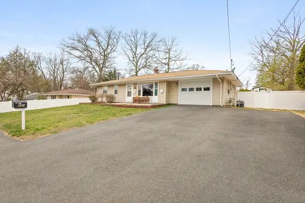 201 Caroline Dr, Bellingham, MA 02019