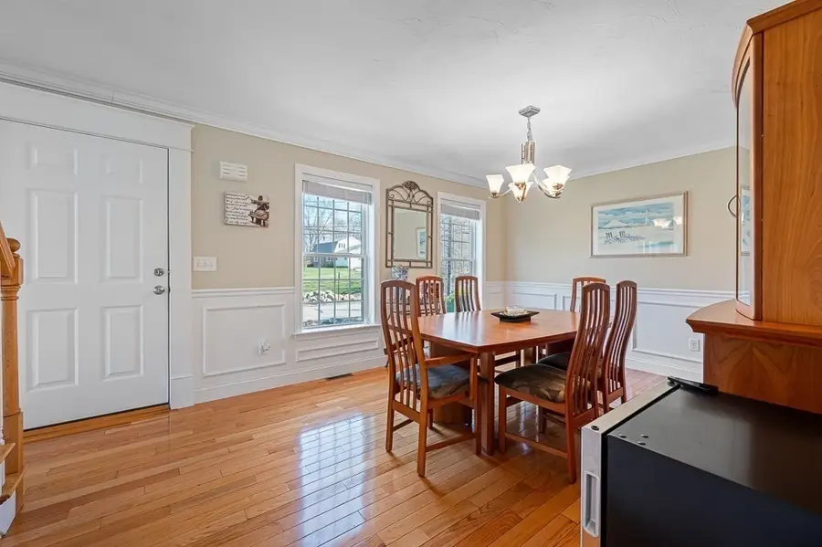 25 East St, Uxbridge, MA 01569 - #3