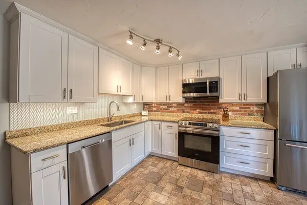 169 Norton Ave #4, Easton, MA 02375