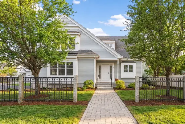 94 North St, Medfield, MA 02052