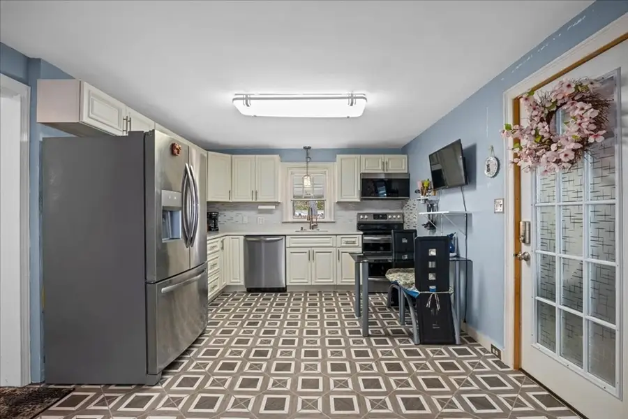 19 Oakwood Ave, Auburn, MA 01501 - #3