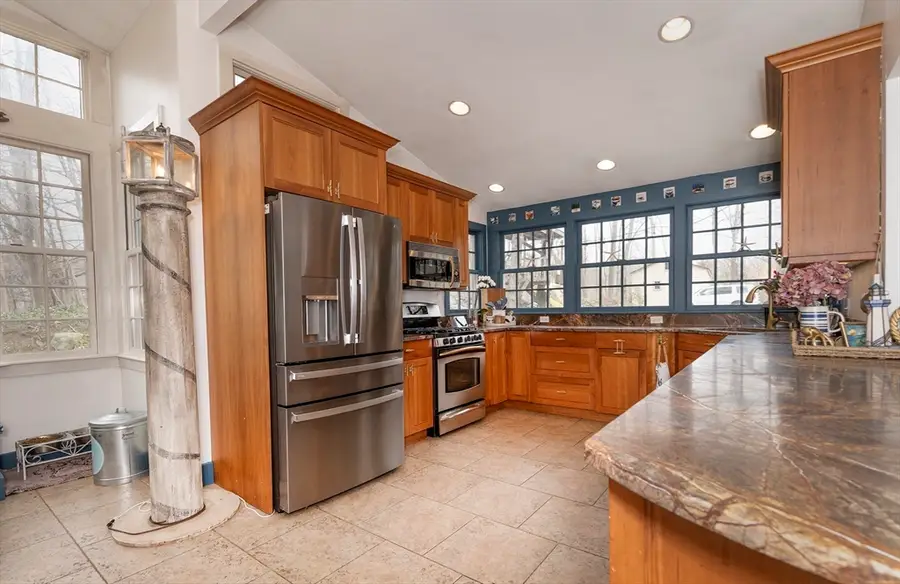 356 Main St, Amesbury, MA 01913 - #2