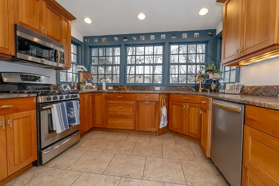 356 Main St, Amesbury, MA 01913 - #3