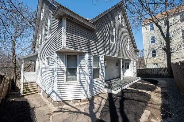 104 1/2 Rodney St, Worcester, MA 01605