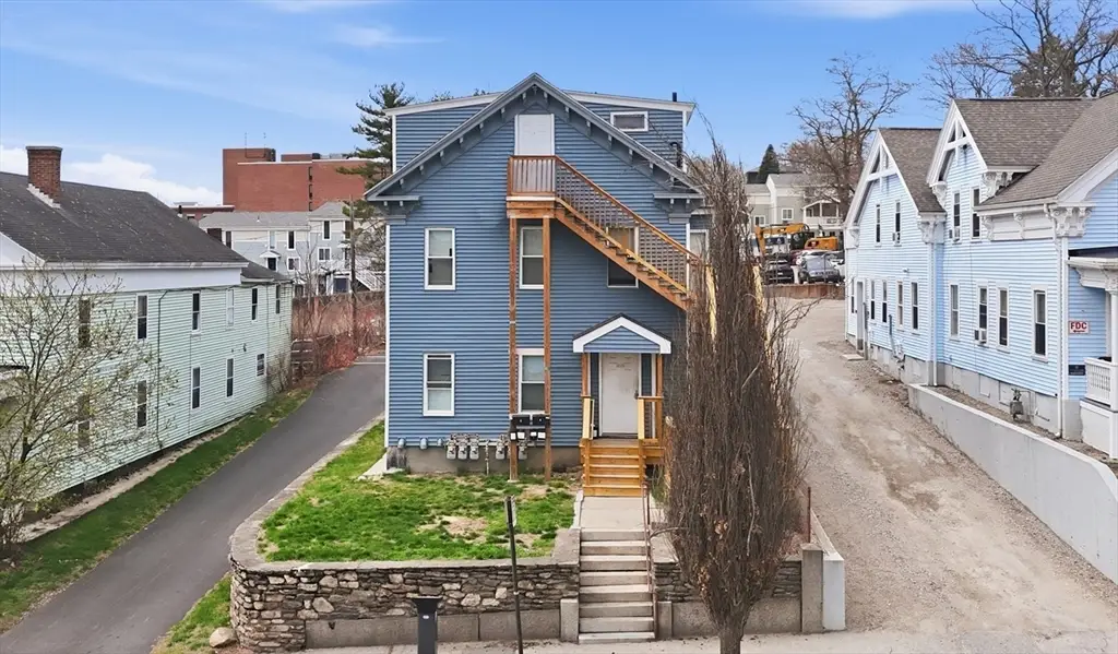 34 Irving St, Worcester, MA 01609 - #1