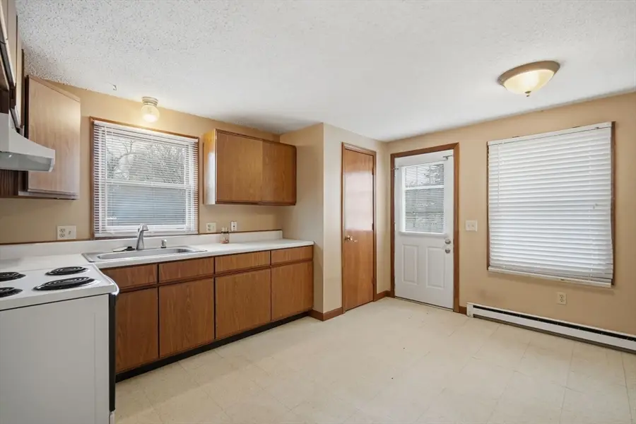 49-51 Tulsa St, Springfield, MA 01118 - #3