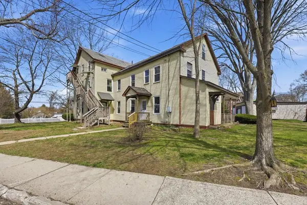 17 Adams St, Easthampton, MA 01027