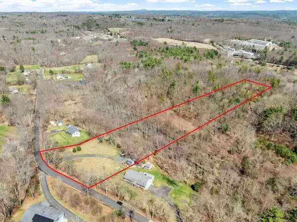 32 Town Farm Rd, North Brookfield, MA 01535