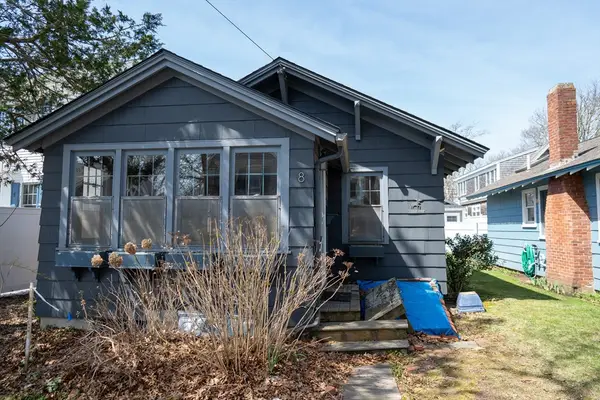 8 Essex Pl, Harwich, MA 02646