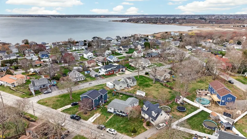 20 Manhattan Ave, Fairhaven, MA 02719 - #1