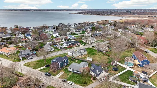 20 Manhattan Ave, Fairhaven, MA 02719