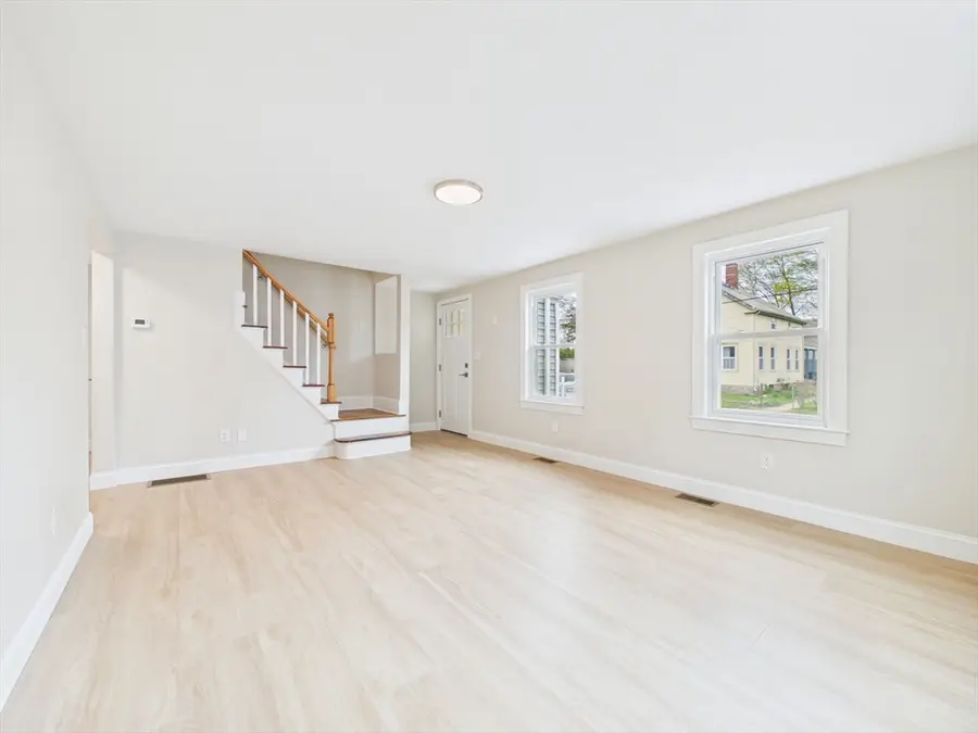 37 Vine St, New Bedford, MA 02740 - #3