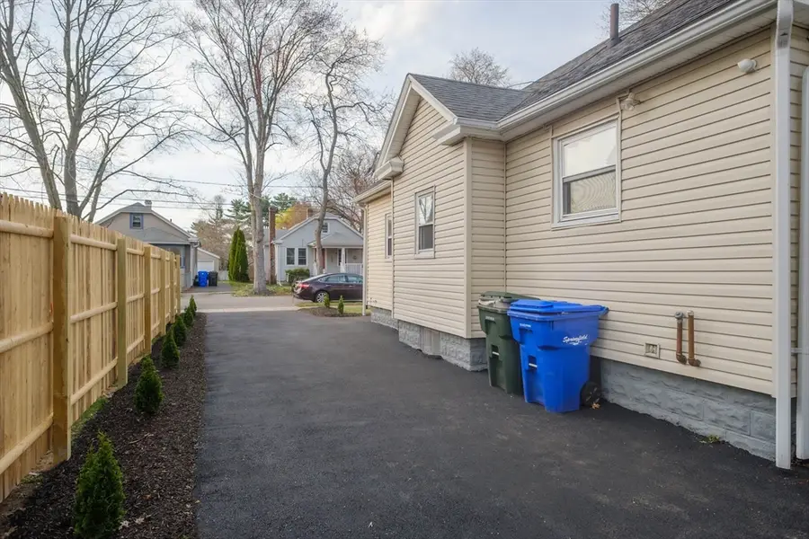 23 Eldert St, Springfield, MA 01109 - #2