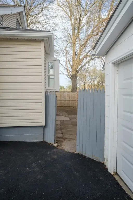 23 Eldert St, Springfield, MA 01109 - #3