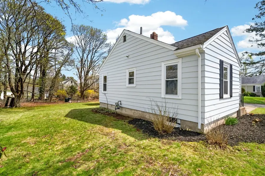 27 Taylor St, North Attleboro, MA 02760 - #3