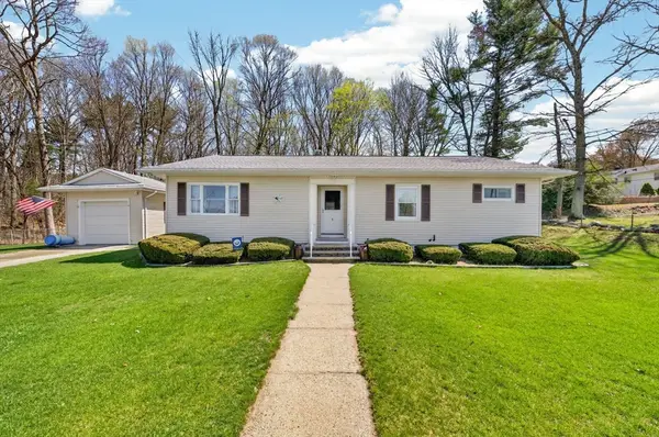 4 Edward St, Webster, MA 01570