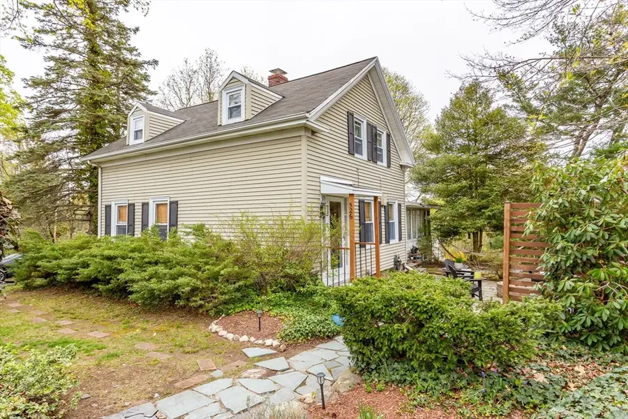 526 Pleasant St, Somerset, MA 02726 - #2
