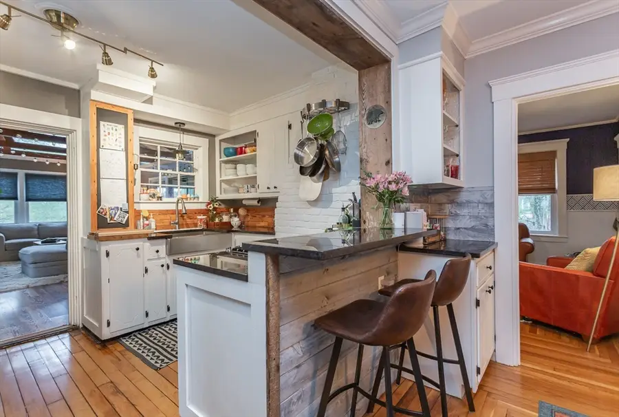 526 Pleasant St, Somerset, MA 02726 - #3