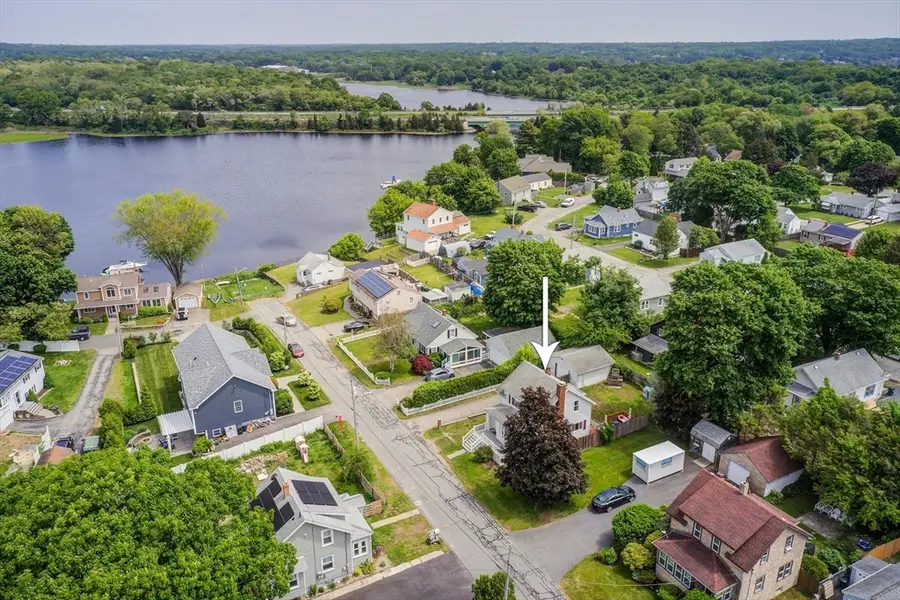 32 Macomber Ave, Swansea, MA 02777 - #3