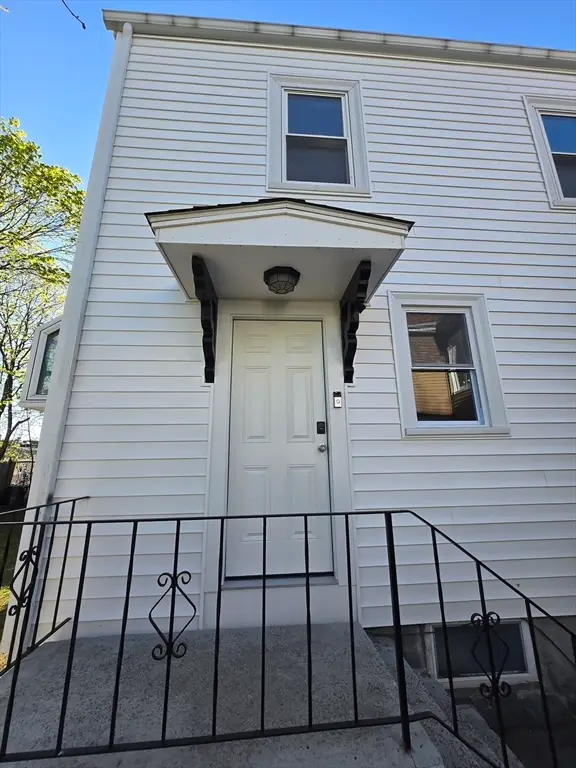 11 Mount Pleasant St #1, Waltham, MA 02452 - #3