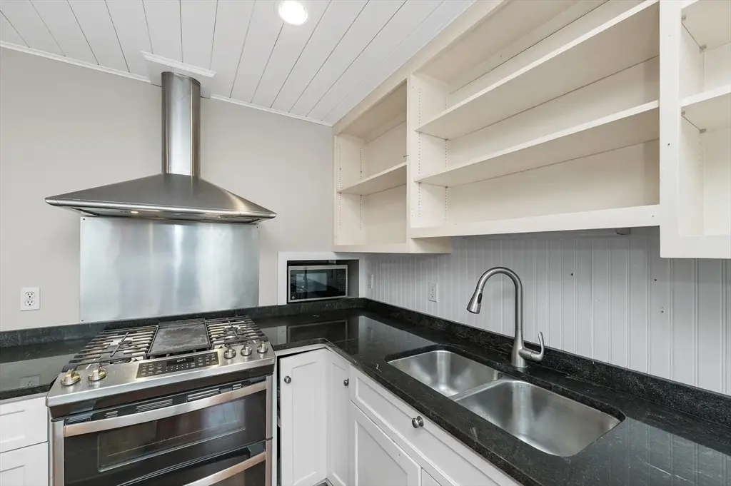 18 Bennett St #2, Manchester, MA 01944 - #1