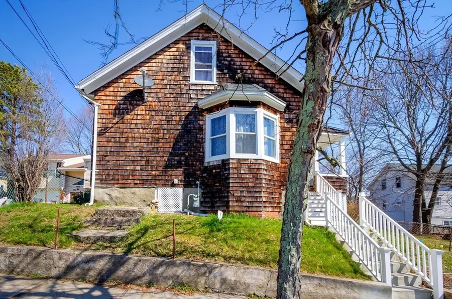 546 Snell St, Fall River, MA 02721 - #2