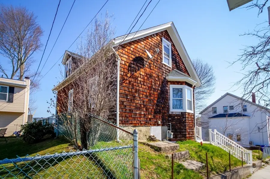 546 Snell St, Fall River, MA 02721 - #3
