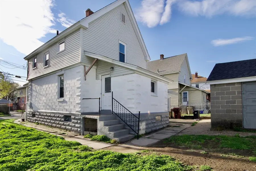 22 Essex St, Ludlow, MA 01056 - #3