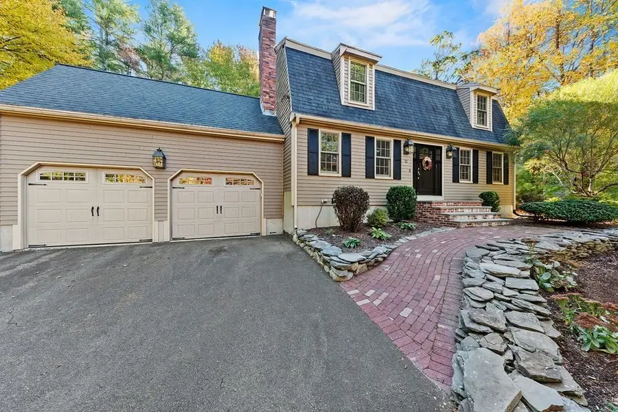 12 Essex St, Mansfield, MA 02048 - #3