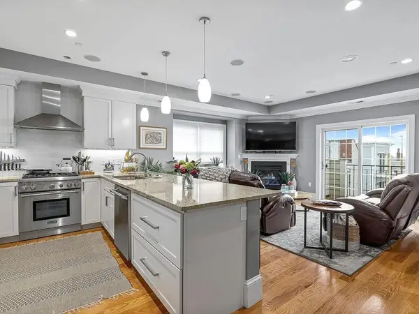 858 E 2nd St #7, Boston, MA 02127