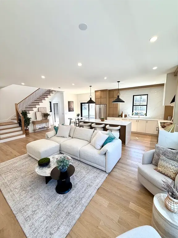 17 South Waverly #17, Boston, MA 02135 - #3