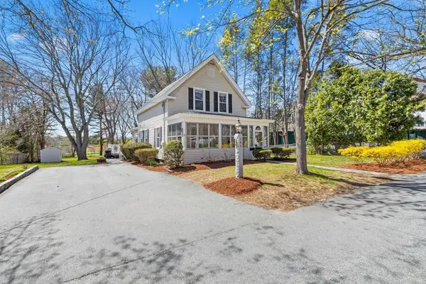 141 Westview Rd, Lowell, MA 01851