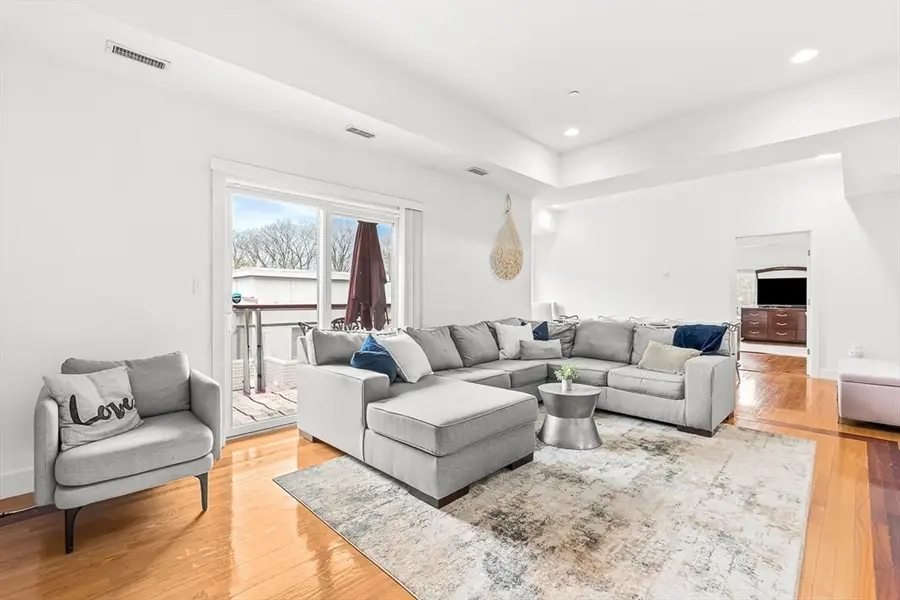 310 Hammond Pond Pkwy #301, Chestnut Hill, MA 02467 - #3